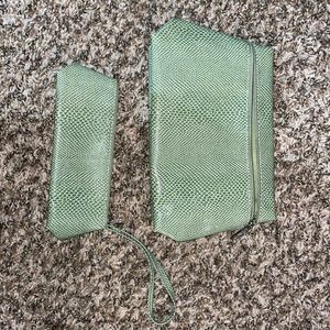 Clinique make up and brush bag set